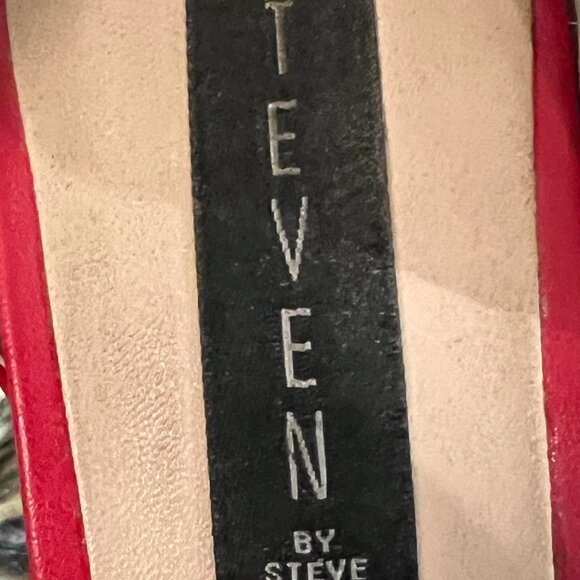 Vibrant Red High Heeled Sandals with Sleek Design and Thin Straps - Picture 3 of 3